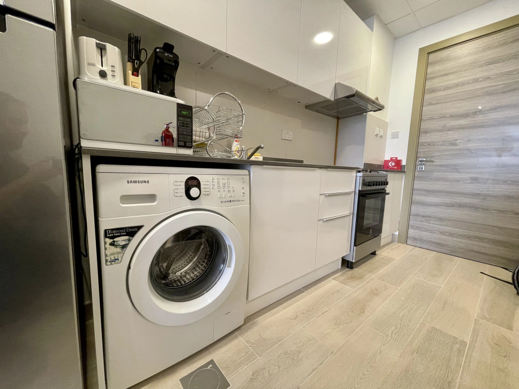 Spacious & Cute Studio with Balcony