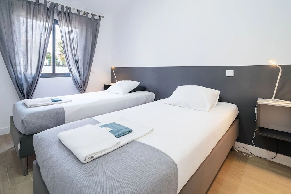 Oura Villa V2 Flores