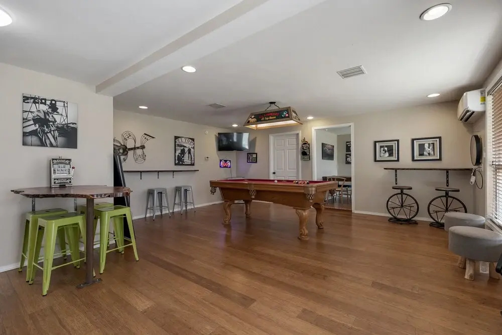 Charming Luxury RV With Total Privacy and Hot Tub!