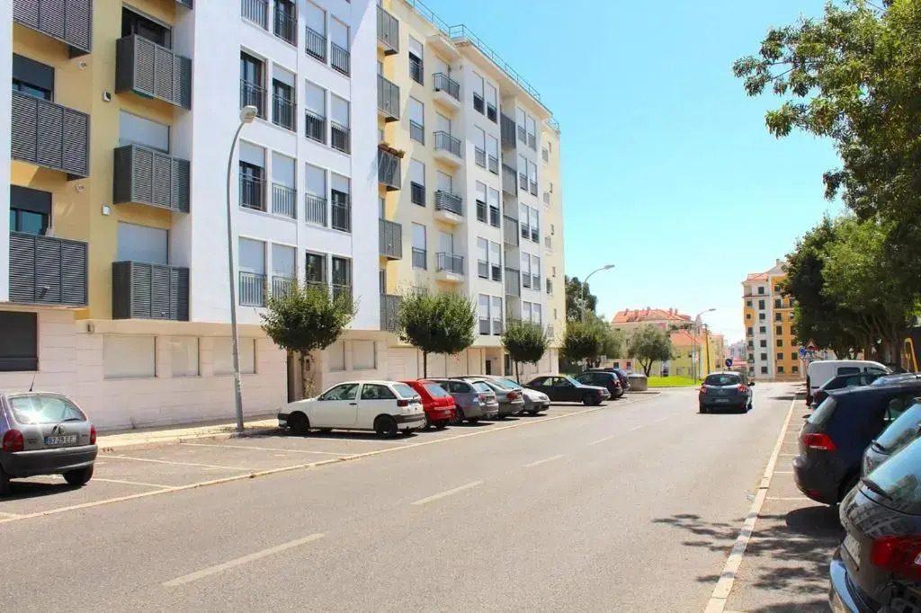 Damaia Apartment