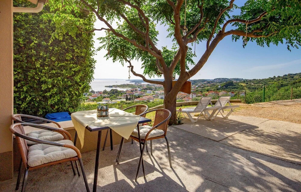 Amazing Home In Banjol With Wifi
