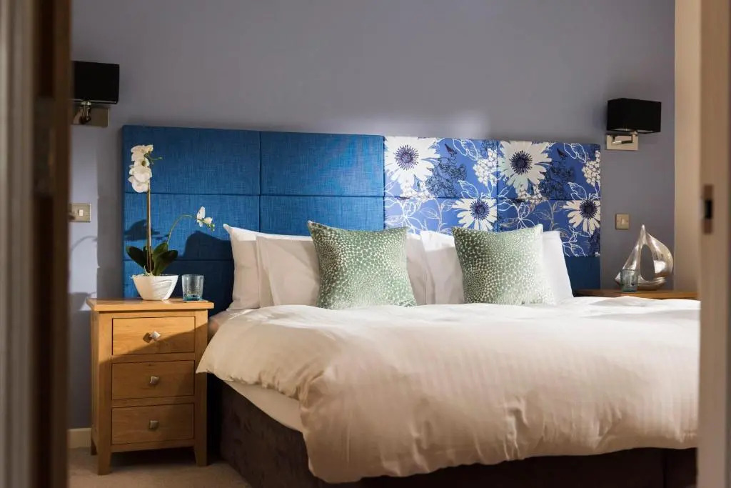 PointBreak Sleeps 12 with hot tub-Great celebration house-Dog friendly