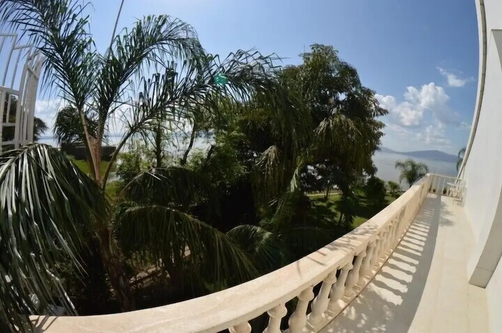 Lewi Resort and Spa