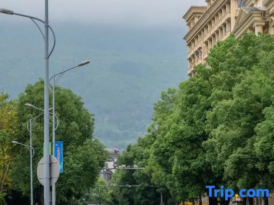 WuYu Hotel（Beibei District Government Zhuang Yuan Bei Light Rail station)