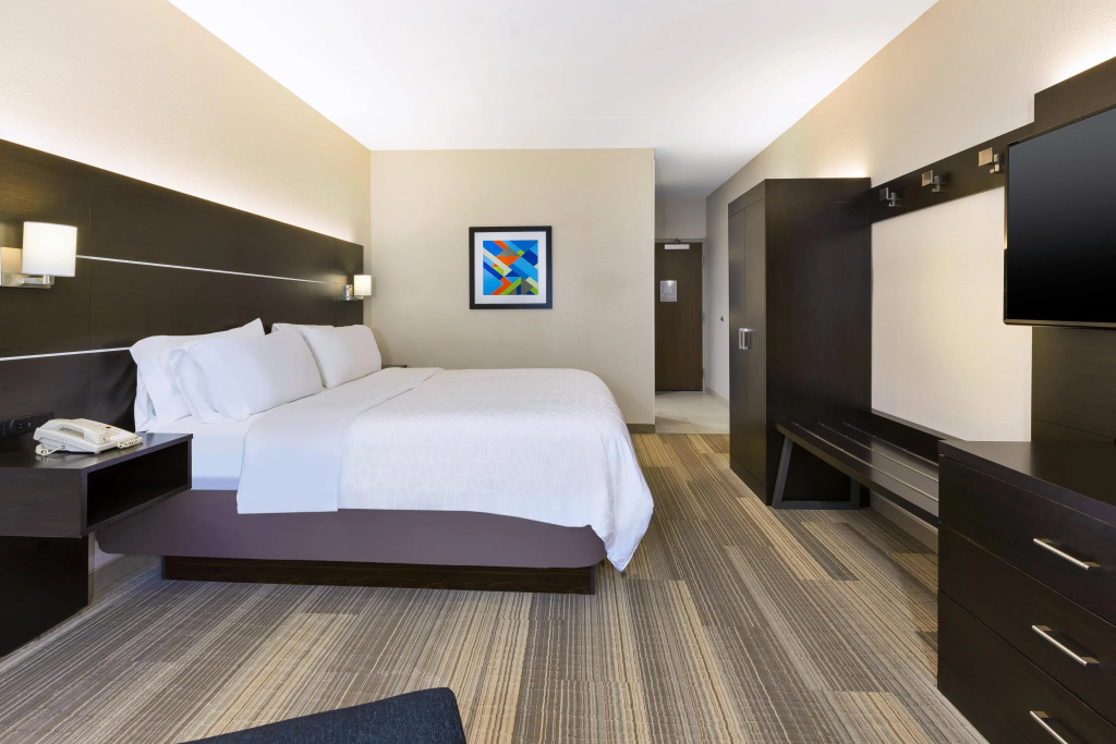 Holiday Inn Express Detroit-Warren/General Motors Technology Center by IHG