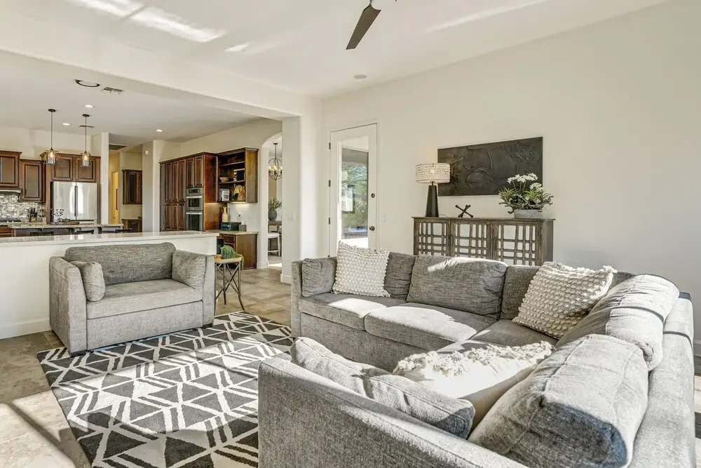 Outdoor Oasis: Spacious Family Escape in Goodyear!