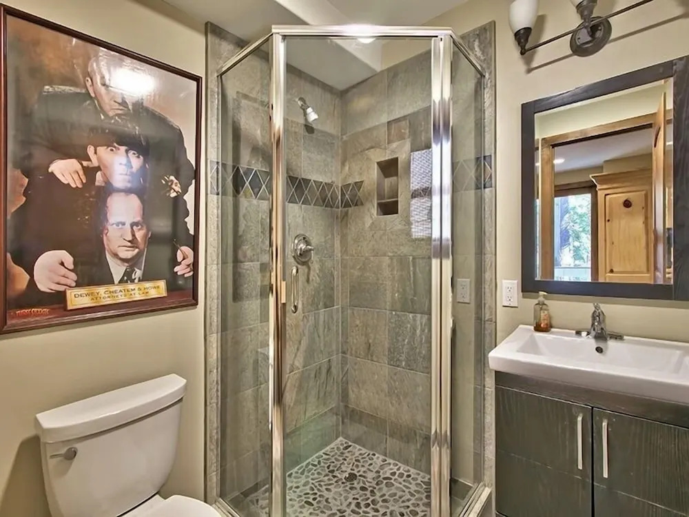 3877 Crest Drive