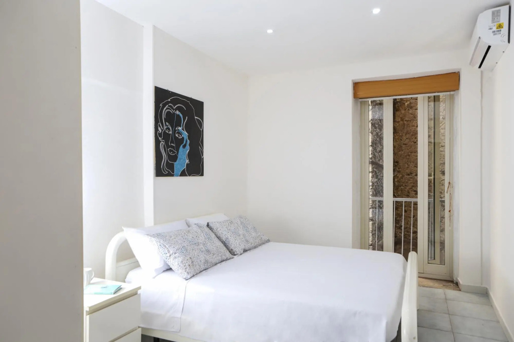 Napoli Centrale Budget Apartment