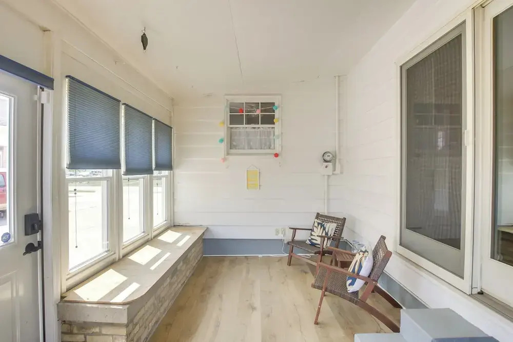 Cozy Wisconsin Abode: Walk to Lake Michigan