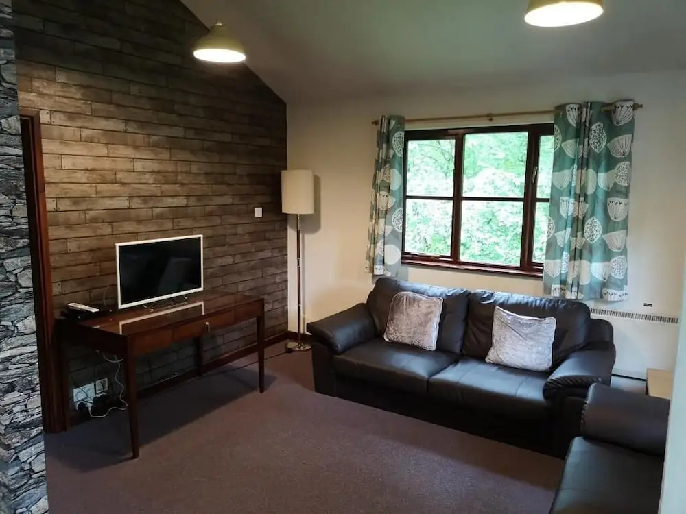 Goldcrest 4-Hot Tub-Woodland Lodges-Carmarthenshire-Tenby