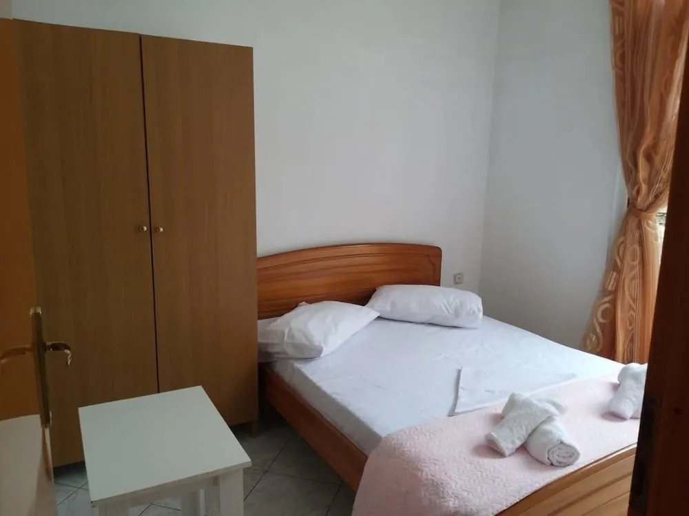 Apartments and Rooms Armanda