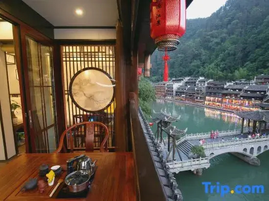 Phoenix Wanfeng Yushe Light Luxury Homestay (Hongqiao Branch, Fenghuang Ancient Town)