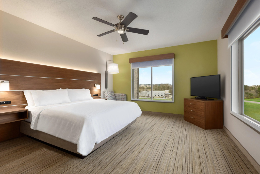 Holiday Inn Express Hotel & Suites Opelika Auburn by IHG