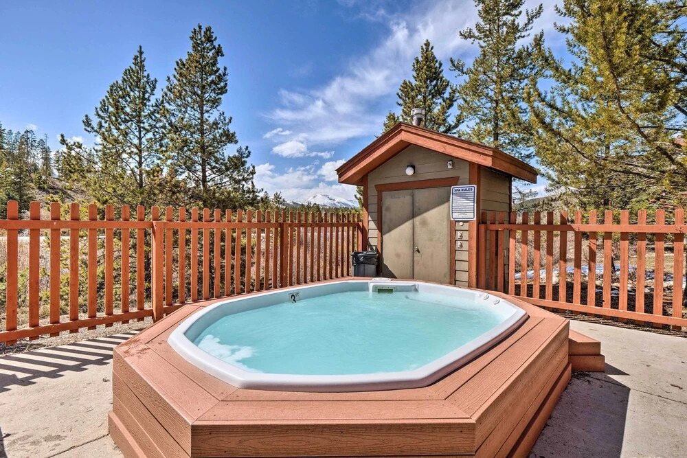 Breck Condo w/ Hot Tub Access: 6 Mi to Ski Resort!