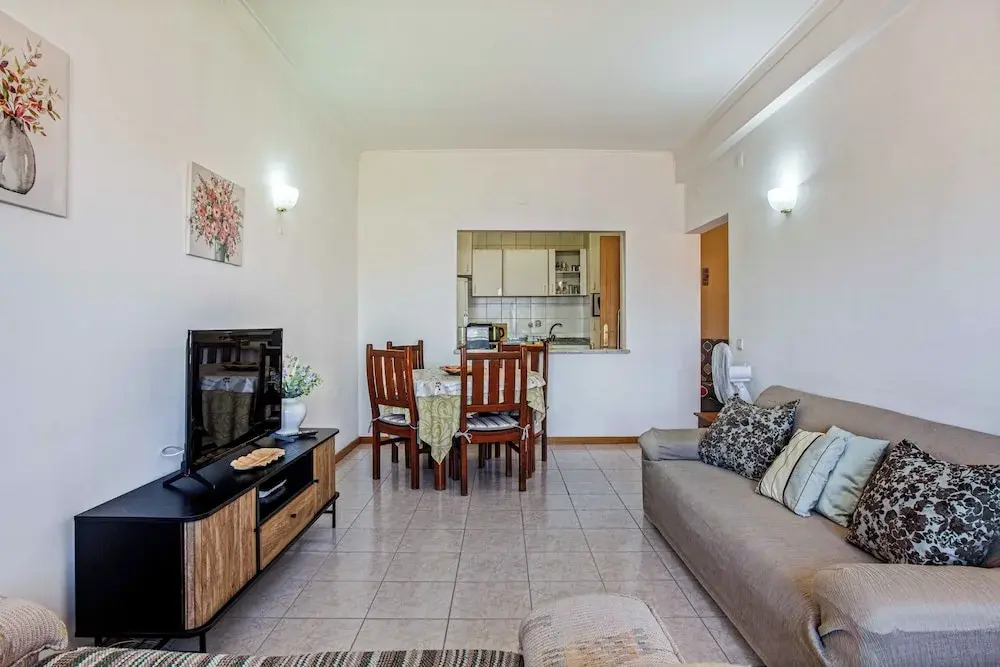 Near Beach - Family - Sleeps 4 - Wifi - Parking