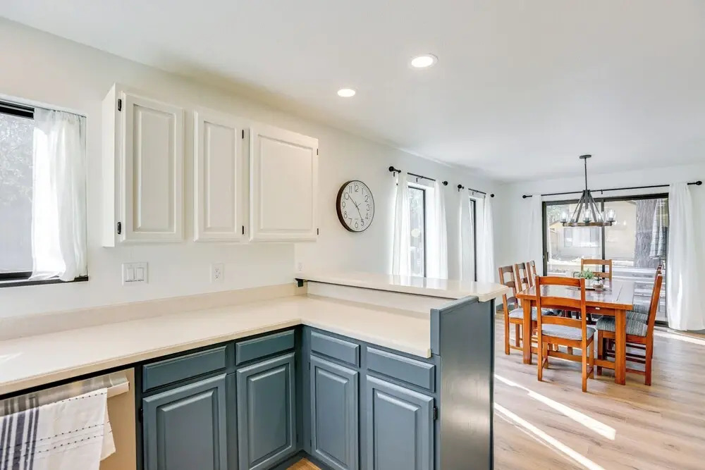 Hot Tub & Community Perks: Sunriver Retreat