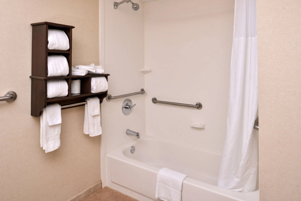 Hampton Inn & Suites Newport News-Airport - Oyster Point Area