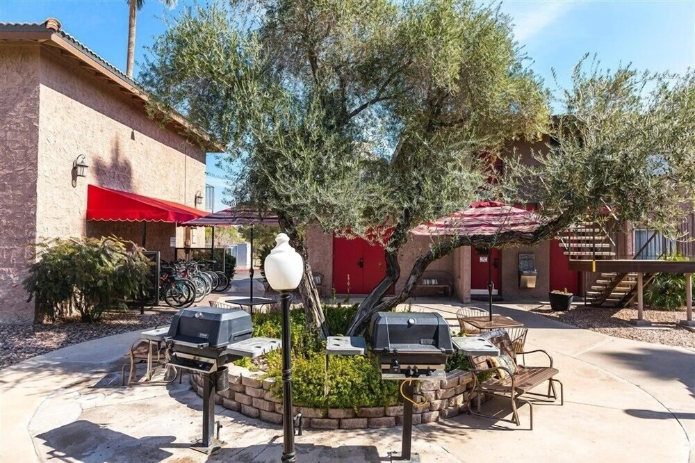 104 Fully Furnished 1BR Suite-Outdoor Pool! by RedAwning