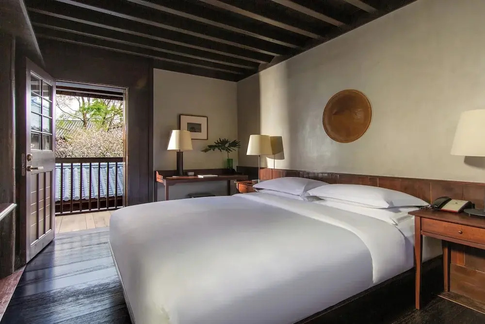 Lijiang Old Town Lanshe Hotel
