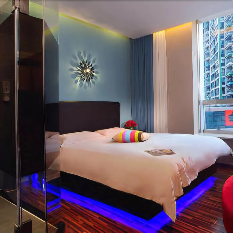 M Home Community Hotel (Shanghai Wuning Road Metro Station Branch)