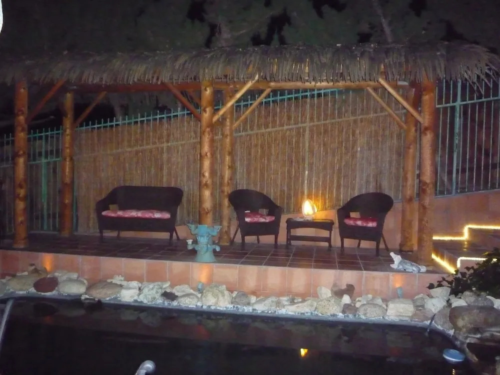 Woodland Hills Calabasas Guesthouses