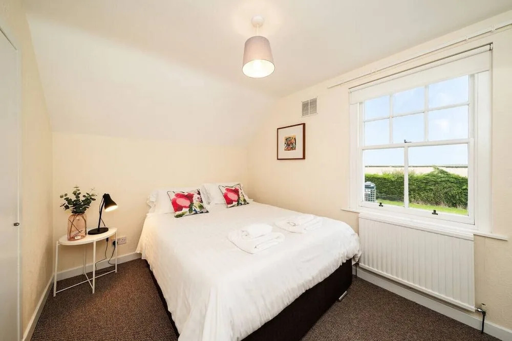 Clubhouse Cottage - Stylish 2 bed pet Friendly