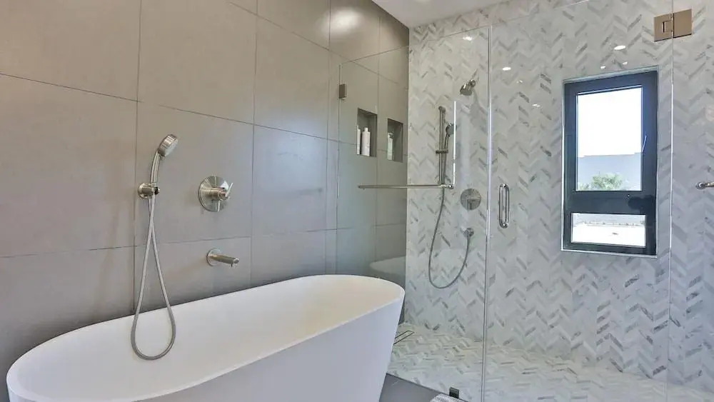 Spacious 5 Bedroom West Hollywood Home With Pool
