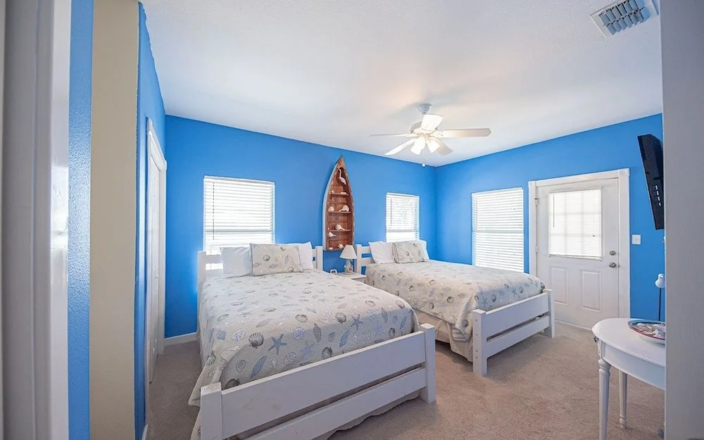 The Original Purple Pelican - 3 Br Home