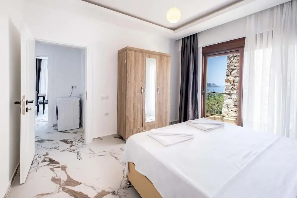 Golden Rose Suit pension
