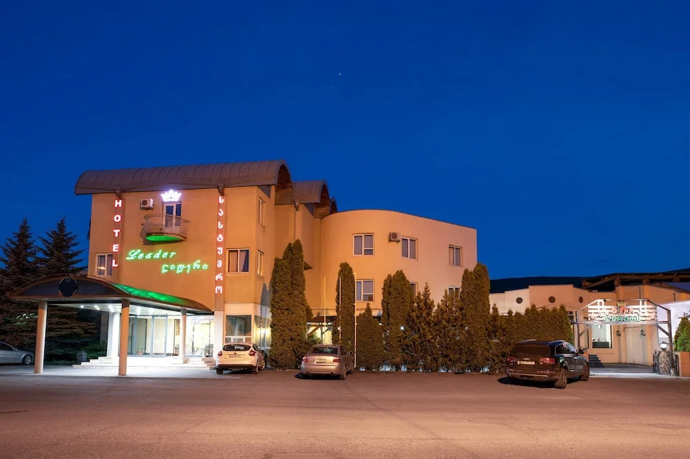 Leader Hotel