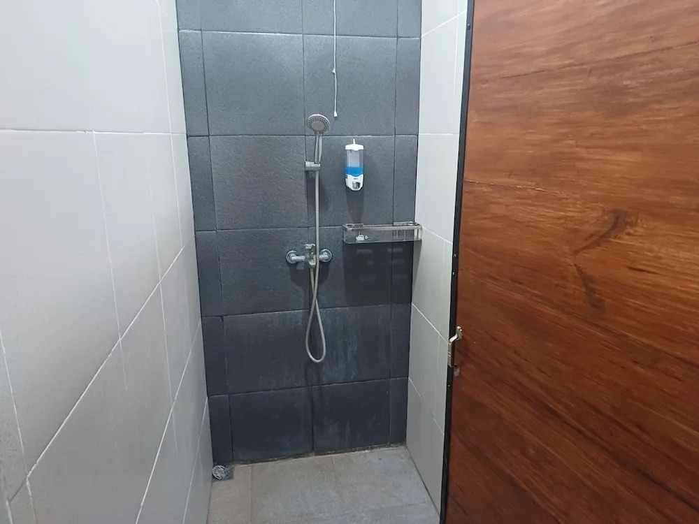Komodo Indah Hotel