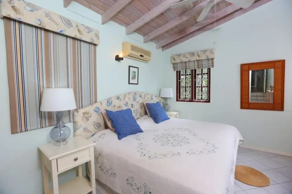 Bella Vista 3 Bedroom Home by RedAwning