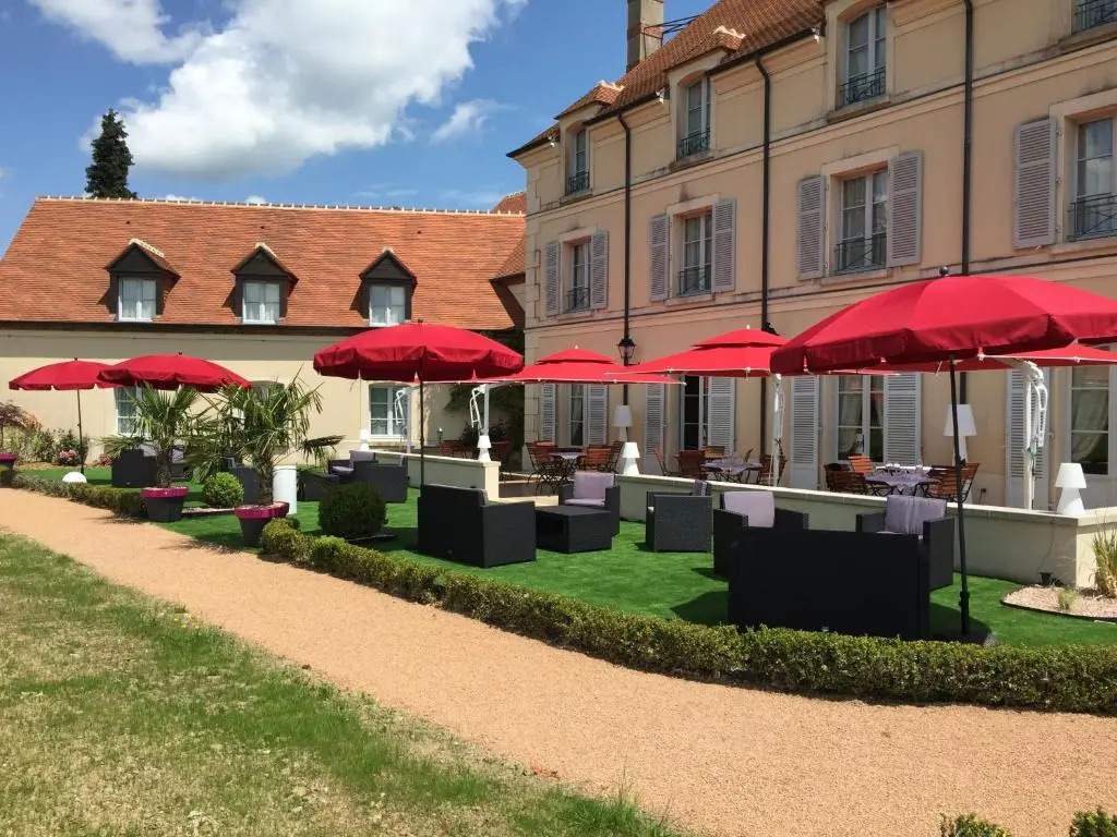 Logis Hôtel Restaurant- Domaine de lOrangerie