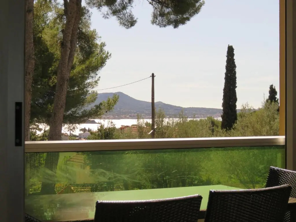 Grand T2 vue mer calme climatisé 500 m village et plage parking gratuit