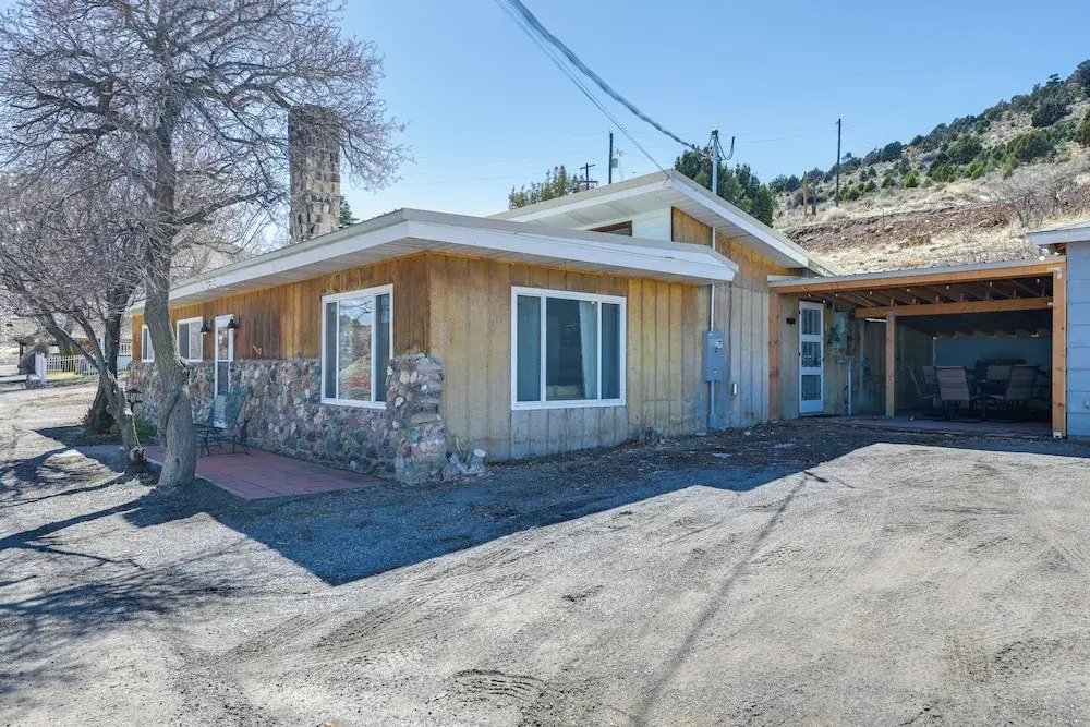 8 Mi to Hiking: Home w/ Patio in Dtwn Pioche