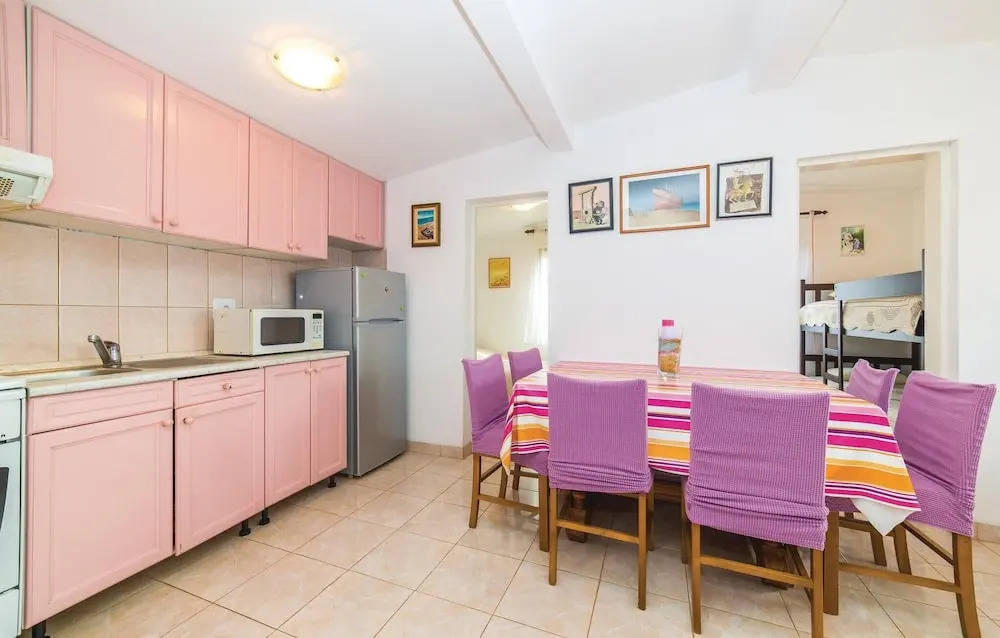 Beautiful Home in Kanica With Wifi and 3 Bedrooms