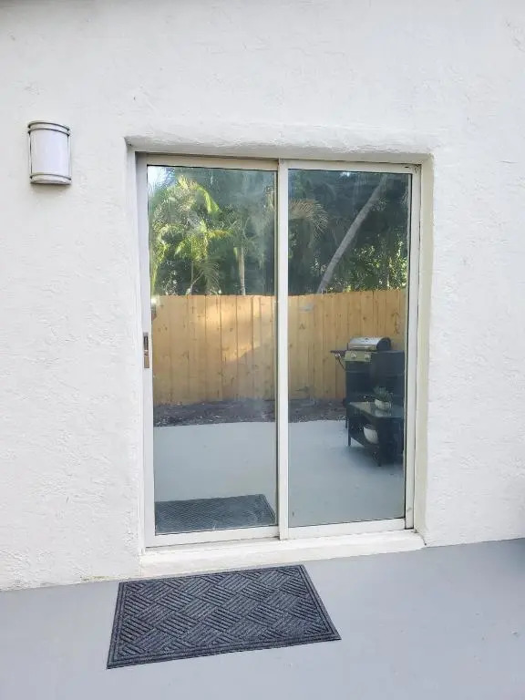 Stylish & Newly-Renovated Suites near Las Olas