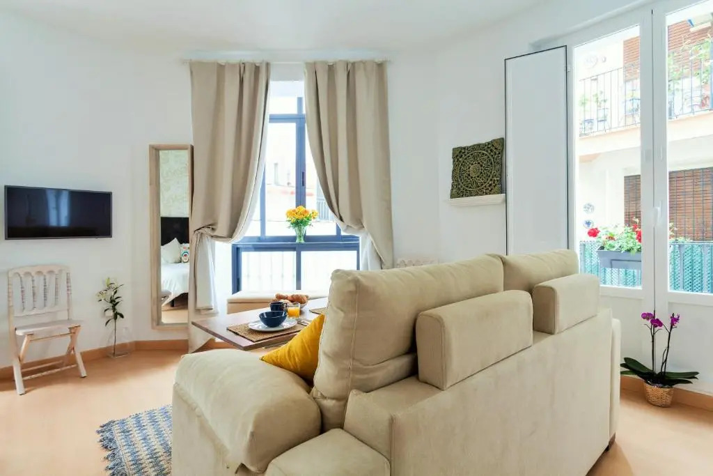 Hostly Acetres 1A loft in city center, comunal terrace, fibre,parking optional