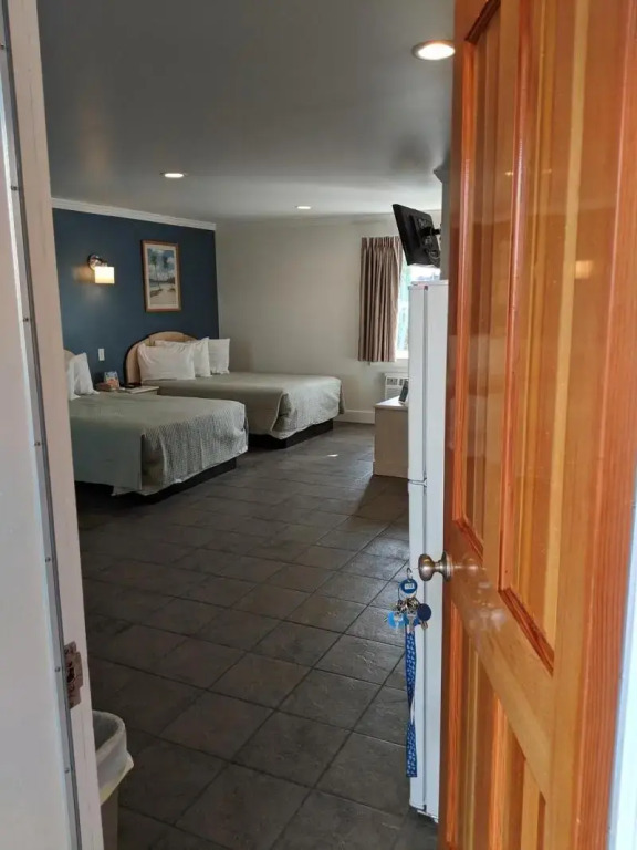 Crystal Sands Motel