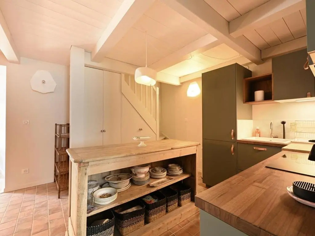 Maison Rénovée avec Jacuzzi et Cuisine d'Été au Centre du Village - FR-1-434-97