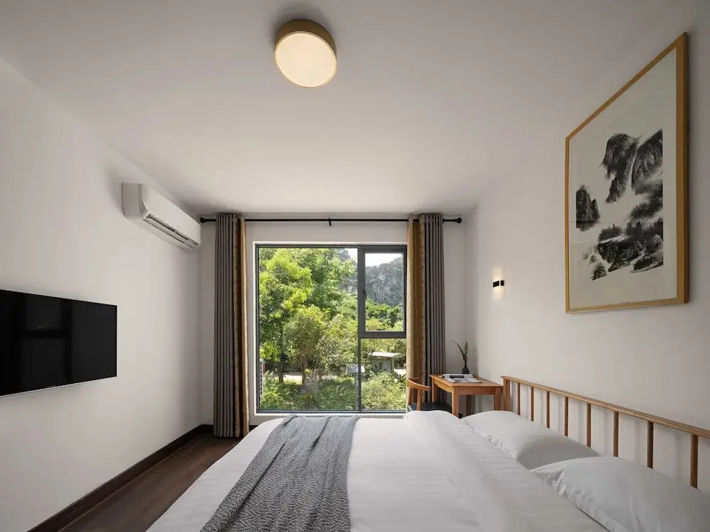 Castle peak yard Inn Free railway st ation pick-up by 2 nights