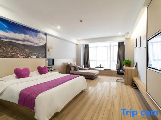 Live in A Fashionable Hotel