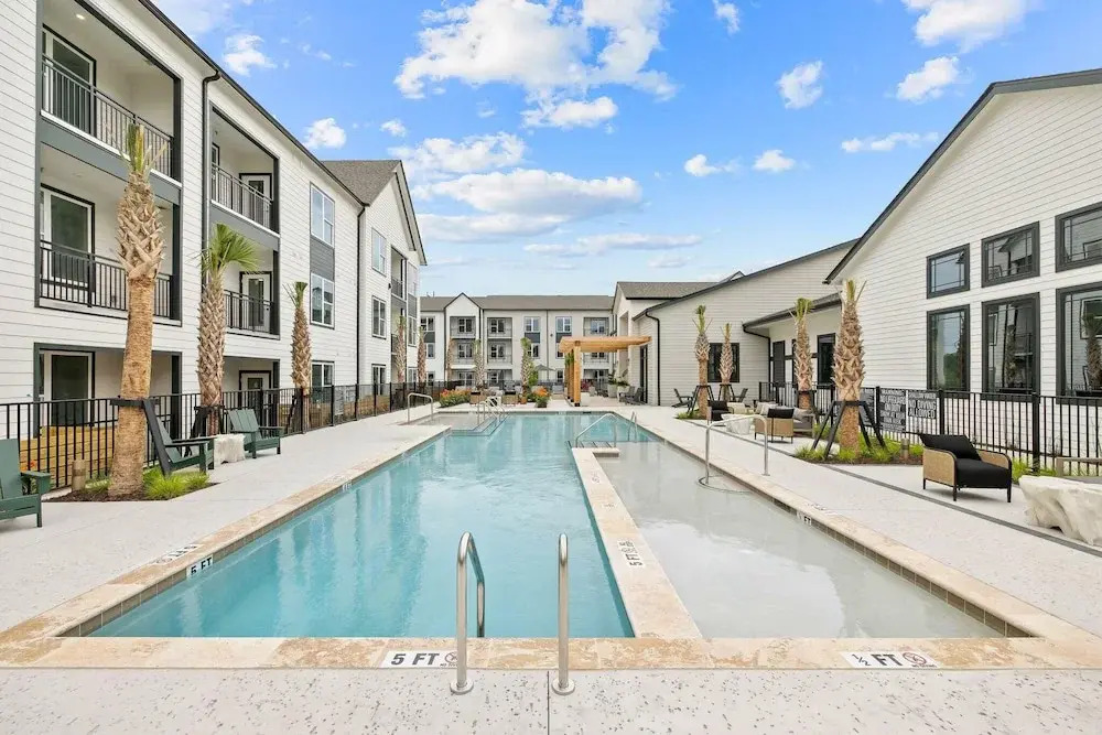 Global Luxury Suites near Downtown Charleston