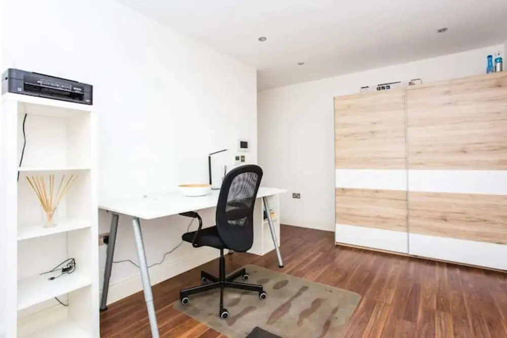 Energised Apartment With Gym in Brent Park
