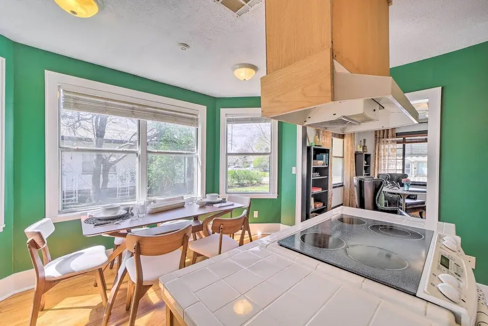 Amazing Musical Abode in Expo Square Neighborhood!