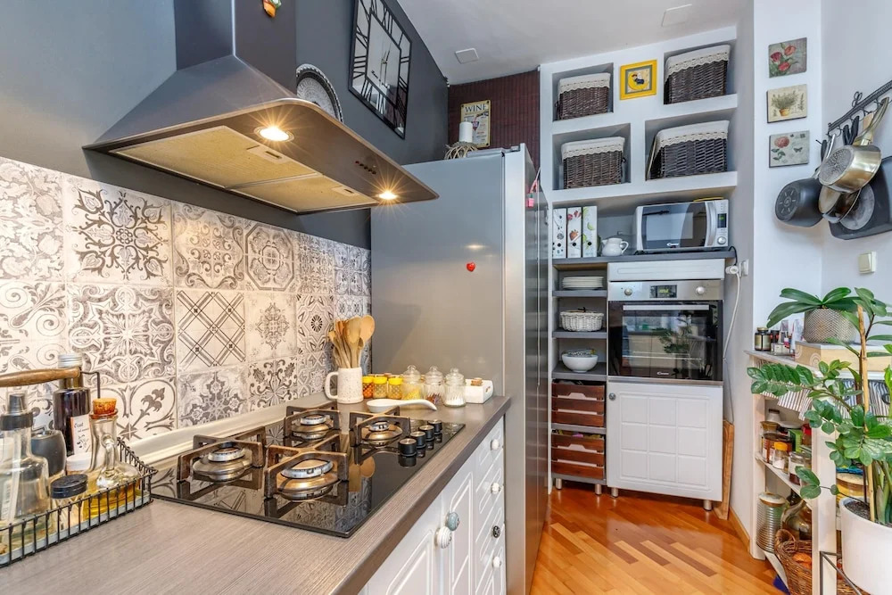 Cozy Home with Private Garden - Happy Rentals