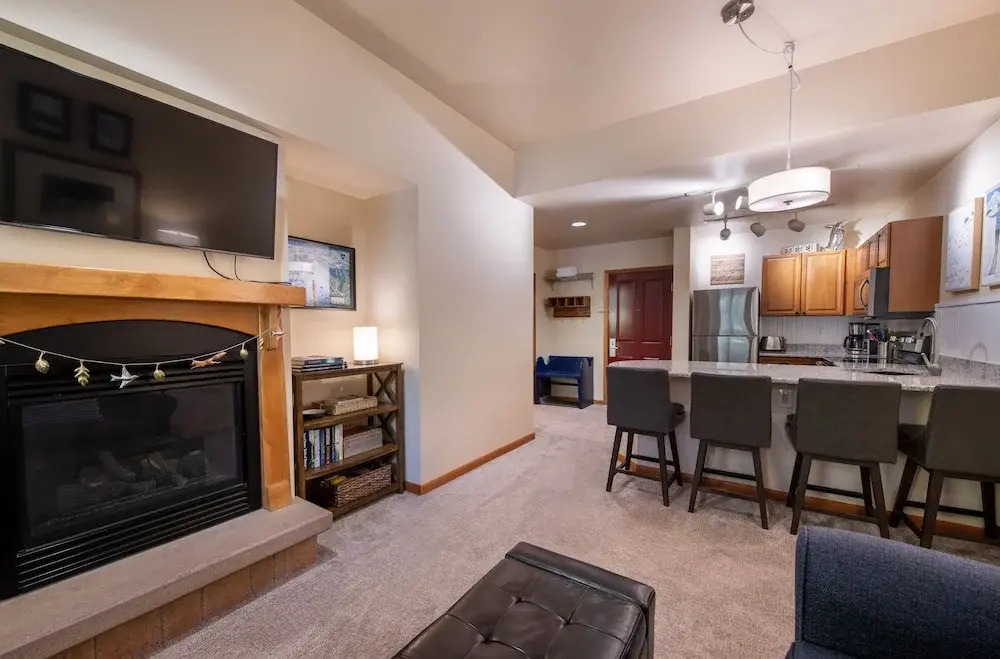 First Floor Riverside Condo Close to Slopes - Zephyr Mountain Lodge Premium-Rated 2108