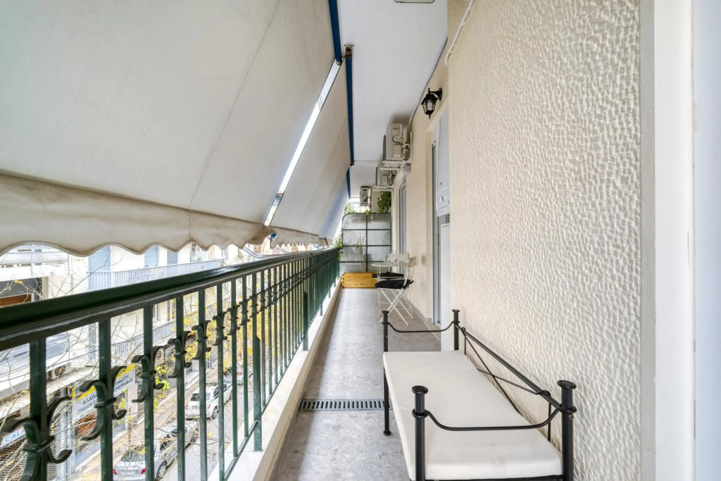 Stylish, Sunny New 2 Bedroom, Prime Central Athens