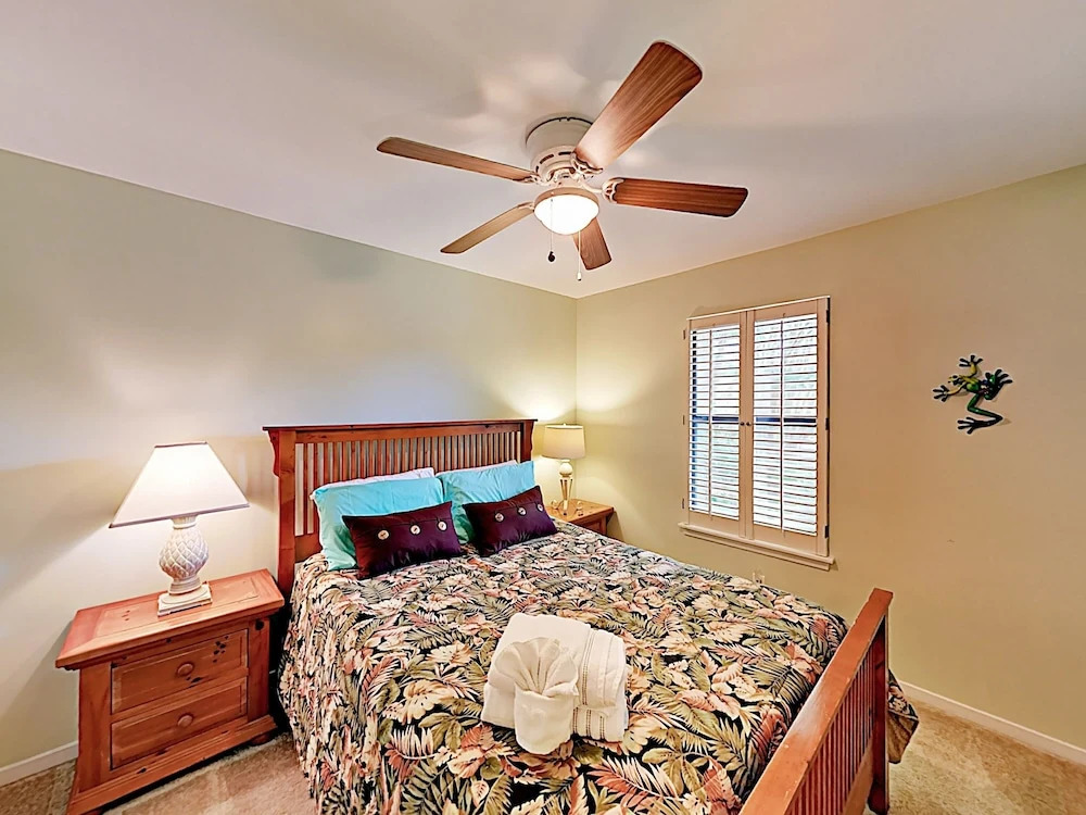 Quiet Near Beach & Charleston 3 Bedroom Home