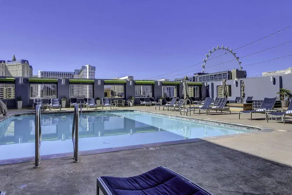 Sapphire Skyline Premium Suite